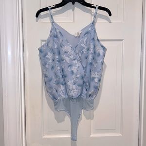 Shirt/blouse/bodysuit blue and white floral